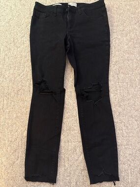 Universal Thread Black Distressed Skinny Jeans